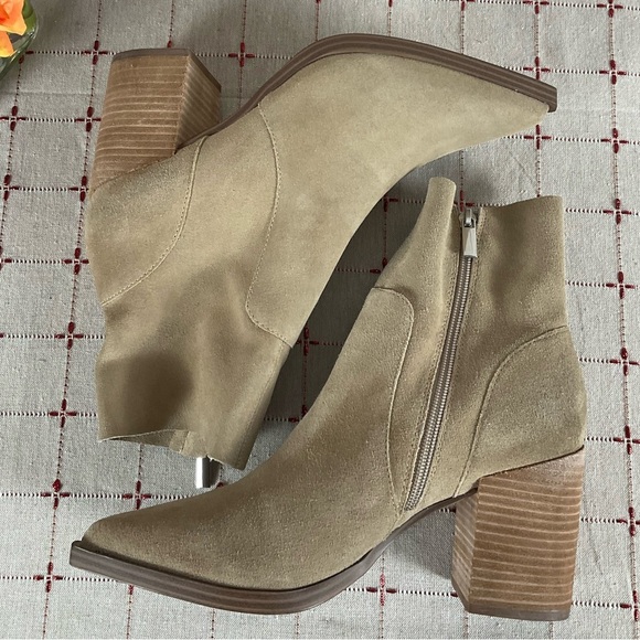 Steve Madden “Calabria” Tan Suede Ankle Boots Almond Toe Size 9.5 Beige Bootie - Picture 5 of 9